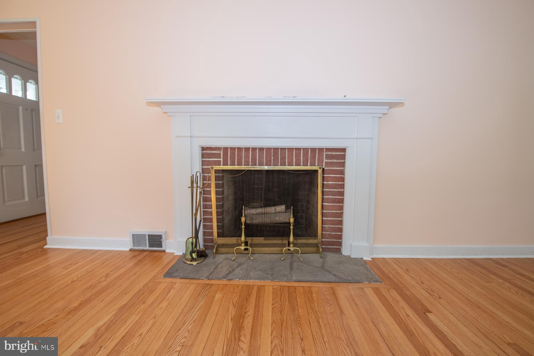 103 Fennerton Road Paoli, PA 19301 - Photo 4 of 24 Living Room