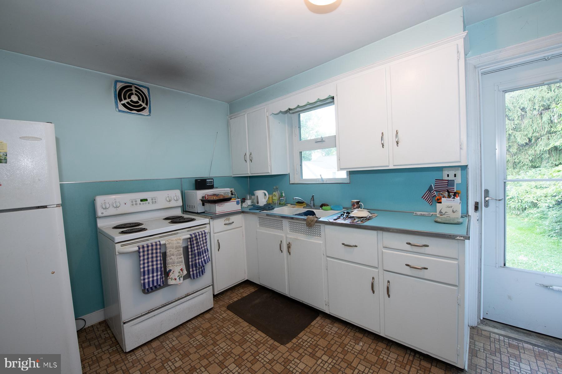 103 Fennerton Road Paoli, PA 19301 - Photo 6 of 24 Gallery Image 6
