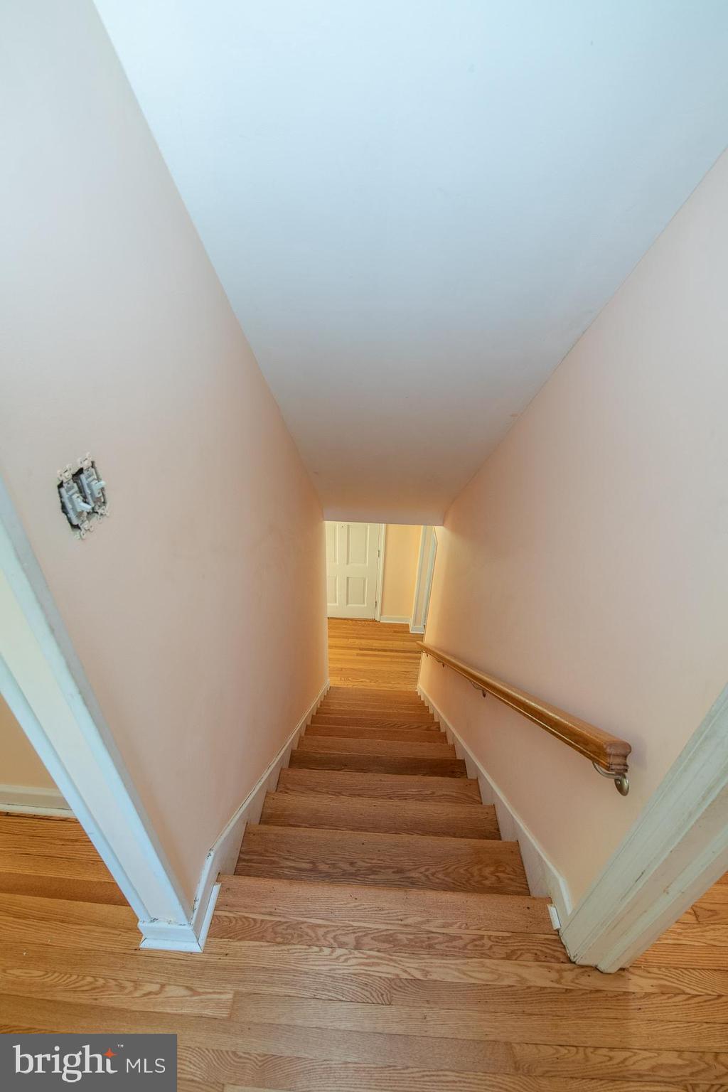 103 Fennerton Road Paoli, PA 19301 - Photo 10 of 24 Hardwood throughout