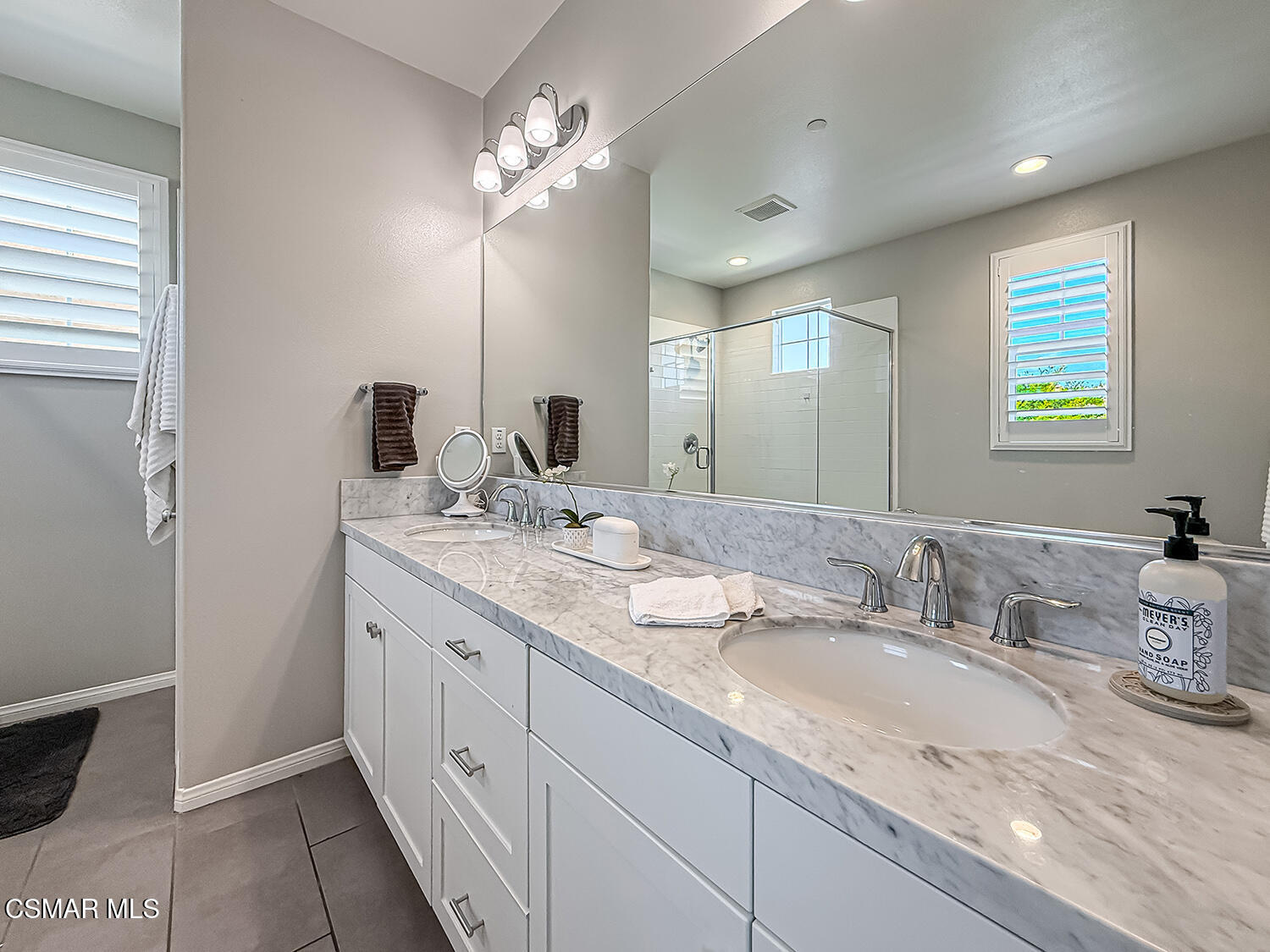 230 Stonegate Road Camarillo, CA 93010 - Photo 26 of 43 fPrimary Bedroom Suite5
