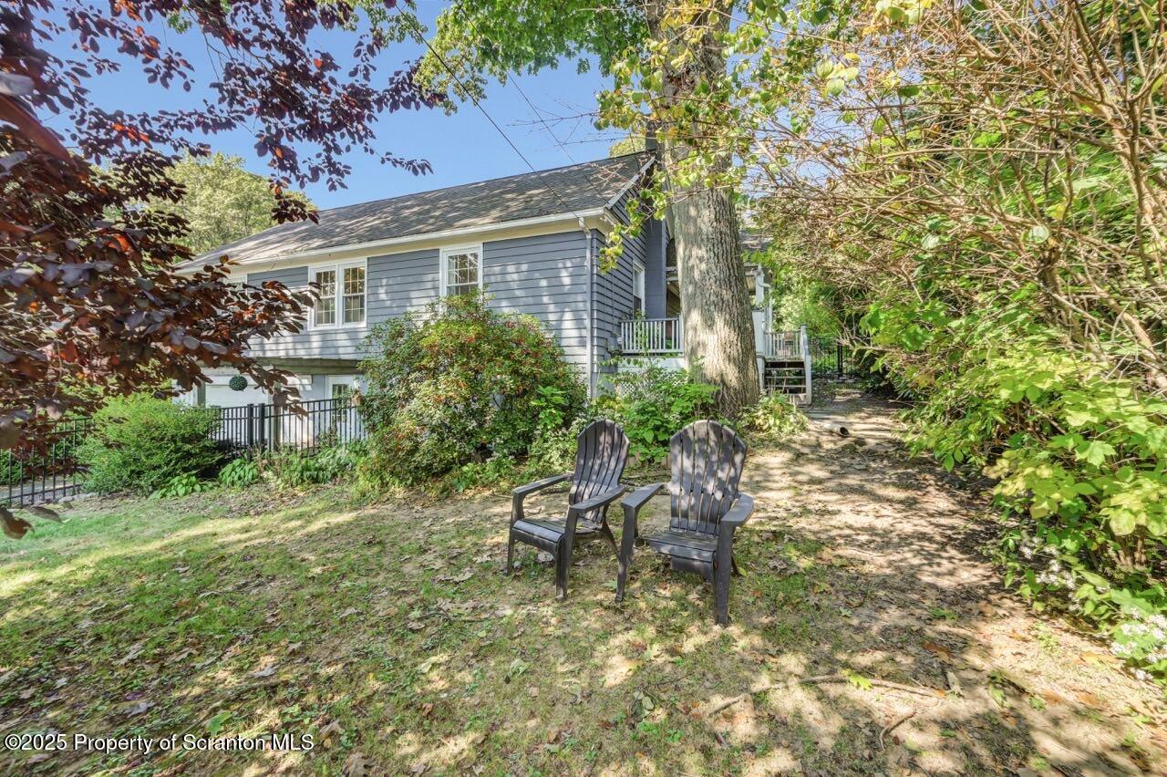 109 Upper Knapp Road, Unit L34 Clarks Summit, PA 18411 - Photo 32 of 39 a backyard of a house with table and chairs