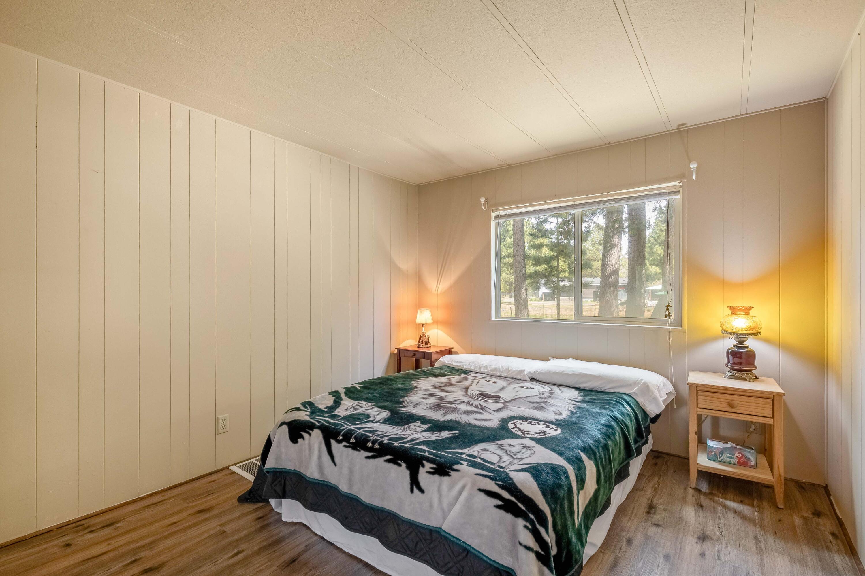 52851 Wayside Loop La Pine, OR 97739 - Photo 14 of 31 GuestRoom1