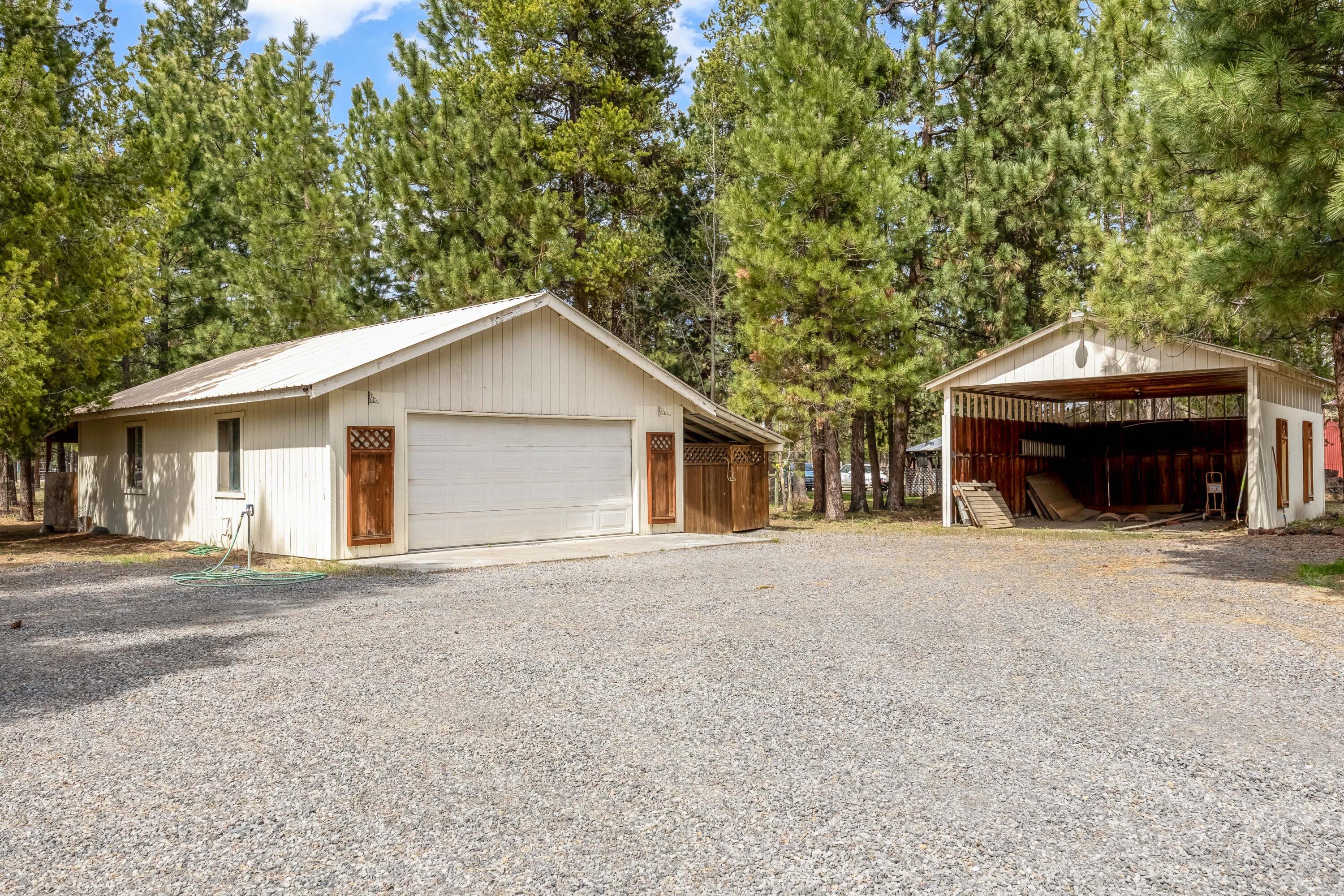 52851 Wayside Loop La Pine, OR 97739 - Photo 22 of 31 Garage