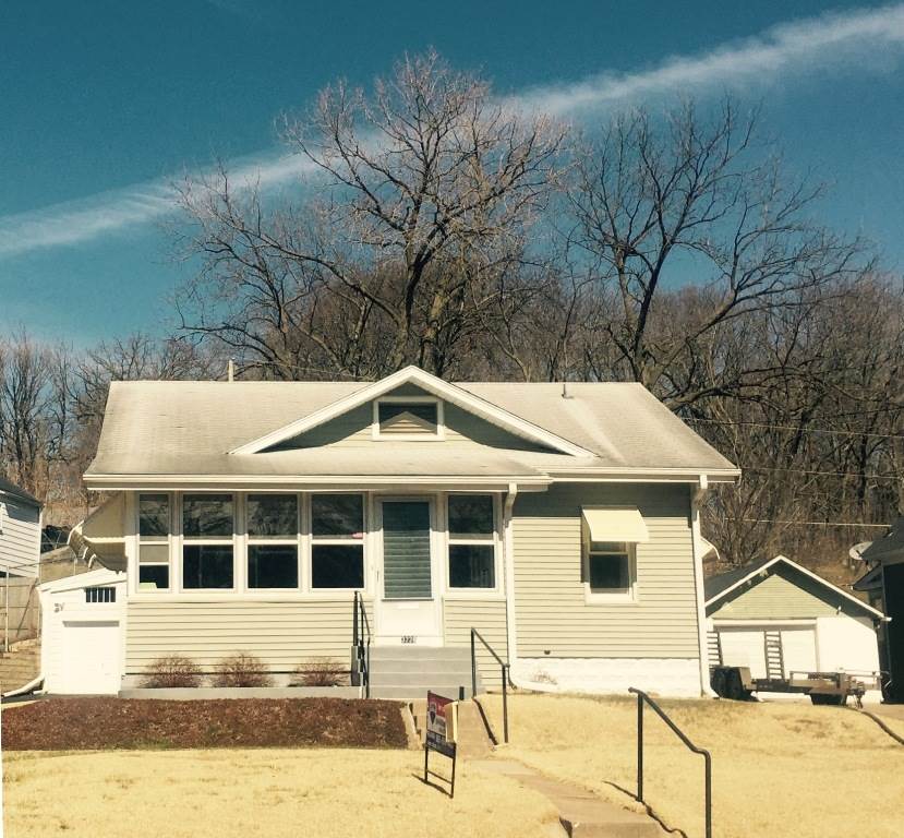 3226 Indian Road Davenport, IA 52802 - Photo 1 of 20 Gallery Image 1
