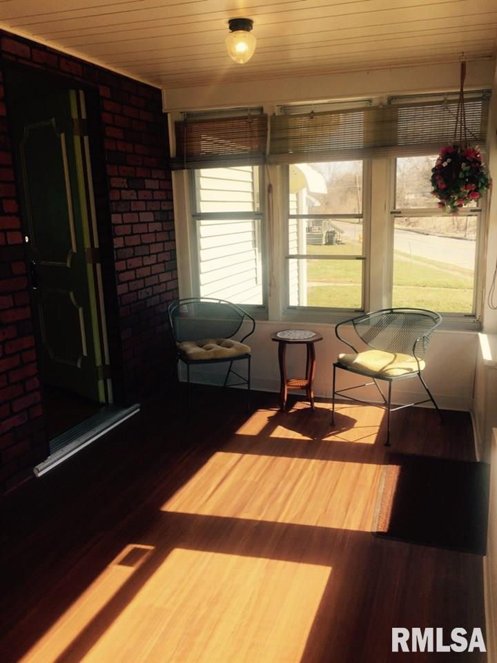 3226 Indian Road Davenport, IA 52802 - Photo 3 of 20 Gallery Image 3