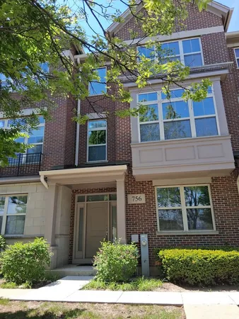 $470,000 | 756 North Aspen Drive, Vernon Hills, IL 60061