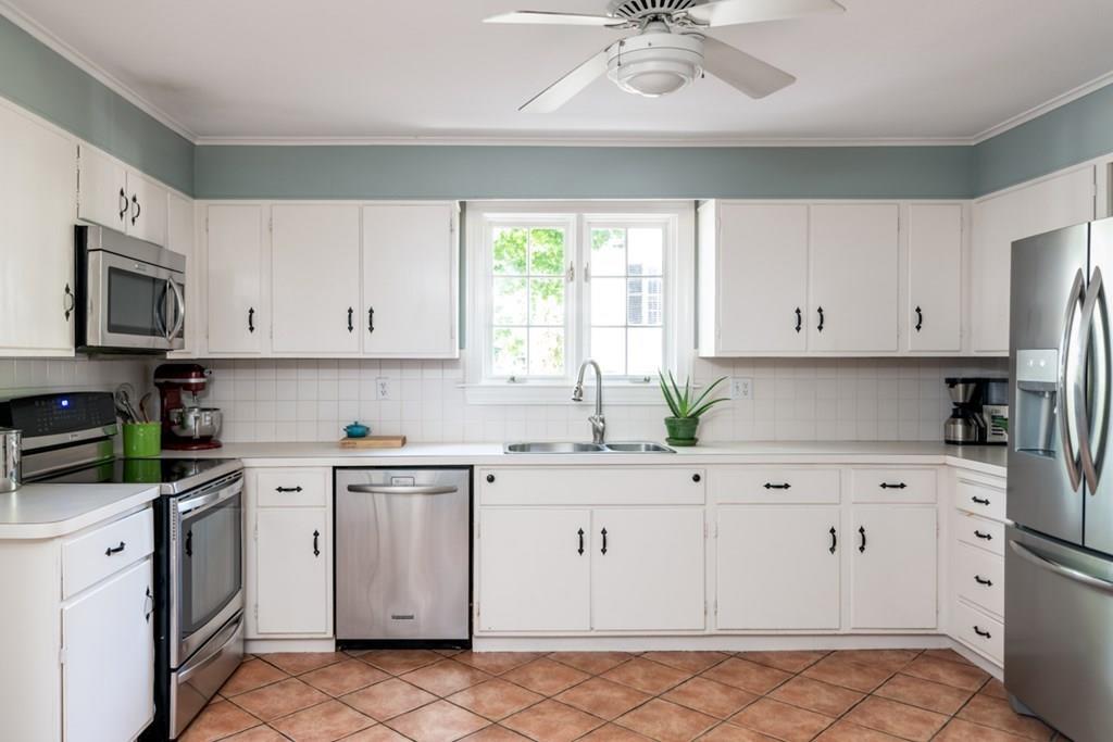 357 Main Street Hingham, MA 02043 - Photo 9 of 30