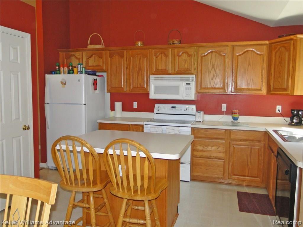 3872 Mason Road Howell, MI 48843 - Photo 2 of 21 Kitchen 1.jpg