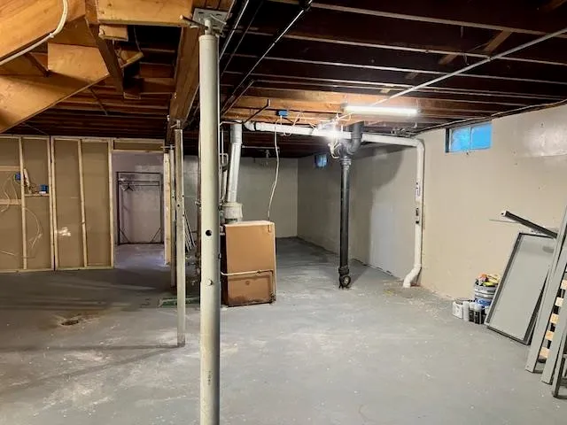 $184,900 | 1308 Empire Court, Freeport, IL 61032