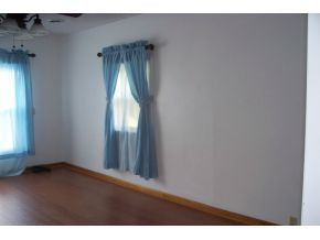 10062 Reedy Creek Road Bristol, VA 24202 - Photo 5 of 8 Den or Home Office Space