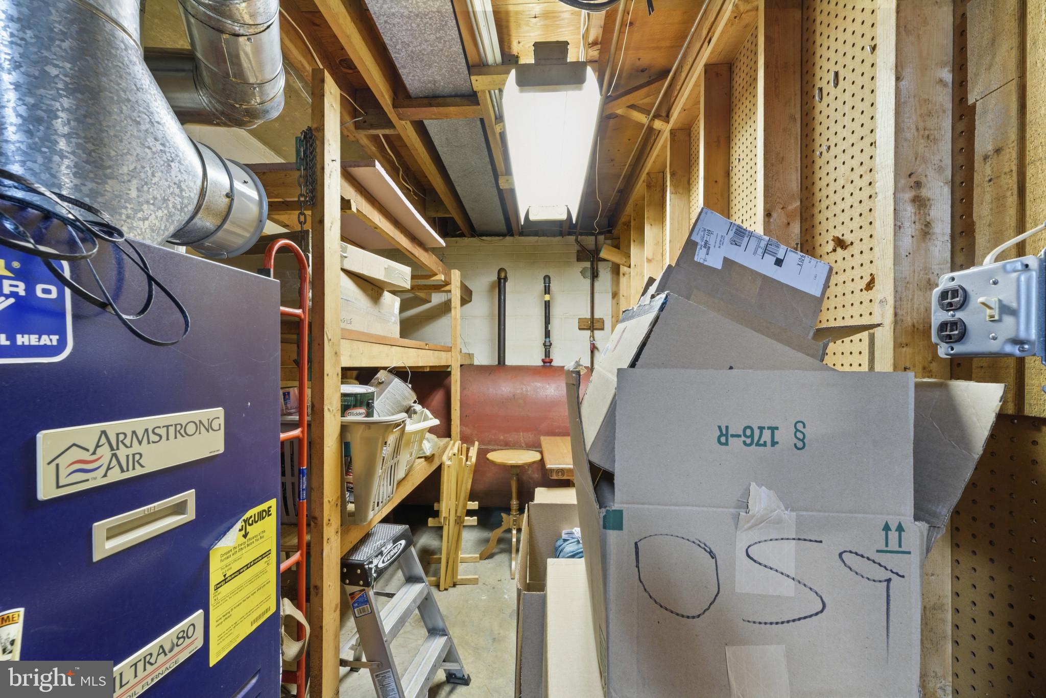 2019 Valley Road Annapolis, MD 21401 - Photo 34 of 42 a view of an entryway with furniture