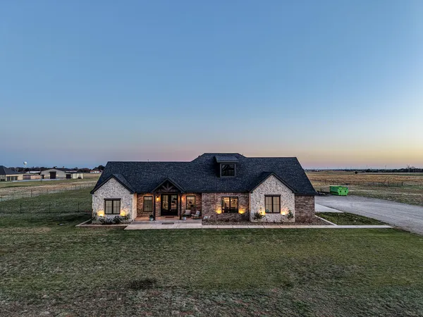 $699,000 | 8128 East County Road 6100, Idalou, TX 79329