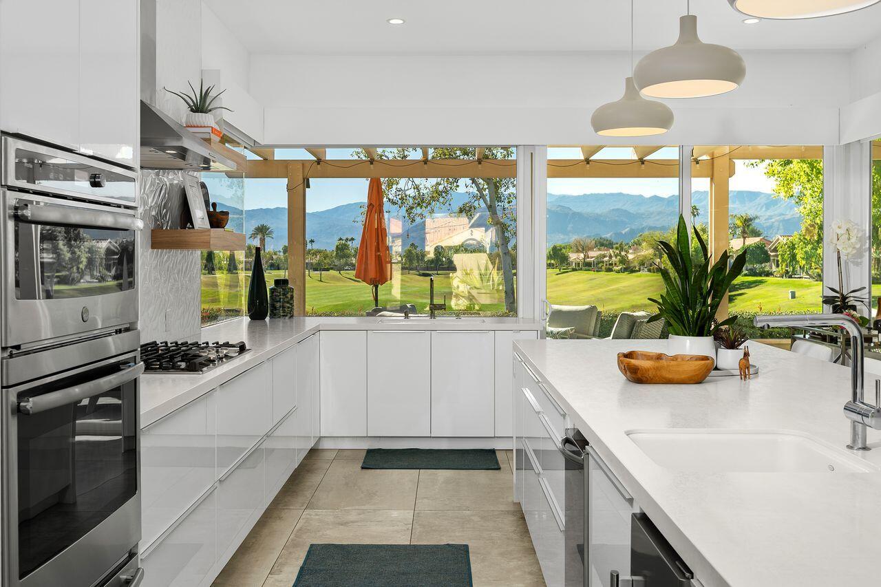 55 Pine Valley Drive Rancho Mirage, CA 92270 - Photo 16 of 46 24_11974822_185362_185362-EI-124