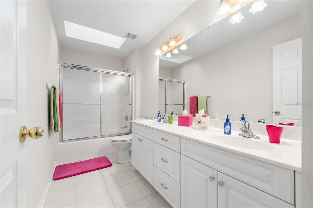 7418 White Oaks Road Alachua, FL 32615 - Photo 29 of 46 a bathroom with a bath tub a sink and a mirror