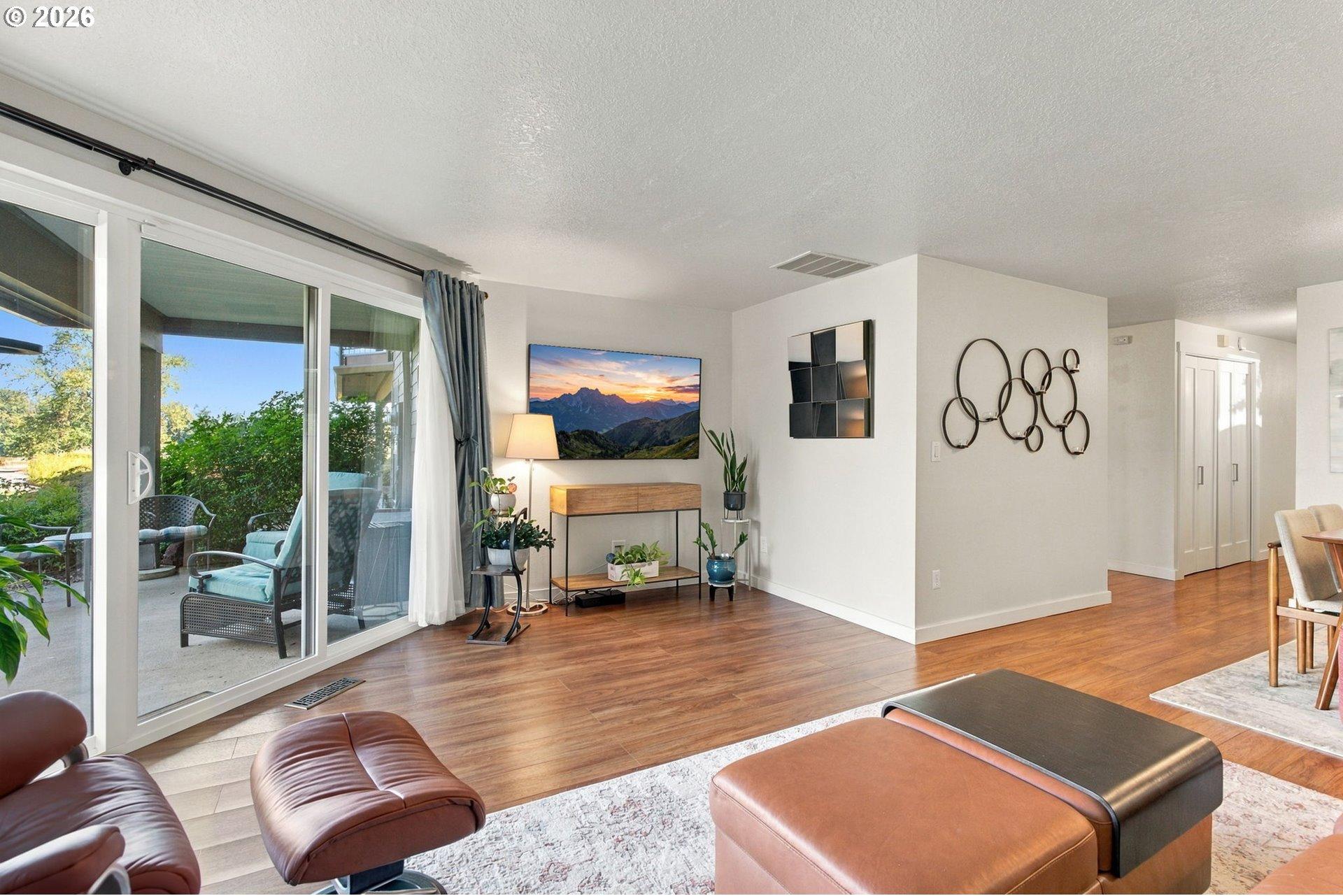 5630 South Riverside Lane, Unit 7 Portland, OR 97239 - Photo 5 of 40 Gallery Image 5