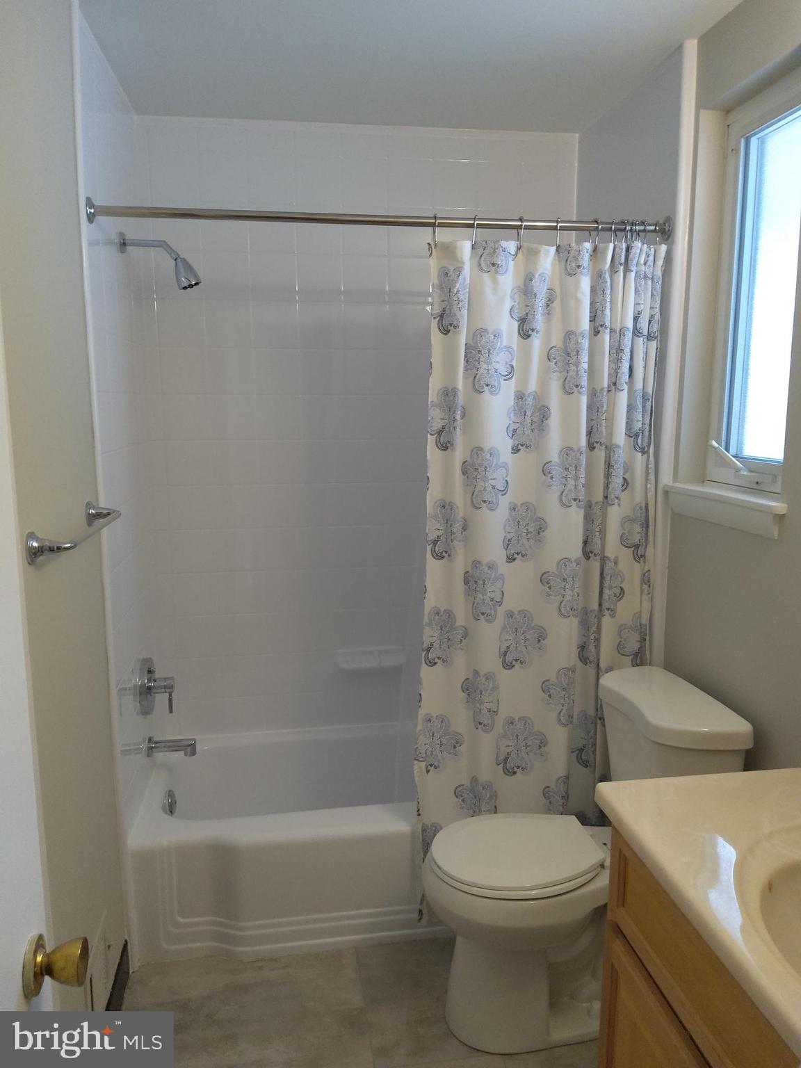 4205 Dahill Road Silver Spring, MD 20906 - Photo 16 of 25 Full Bathroom