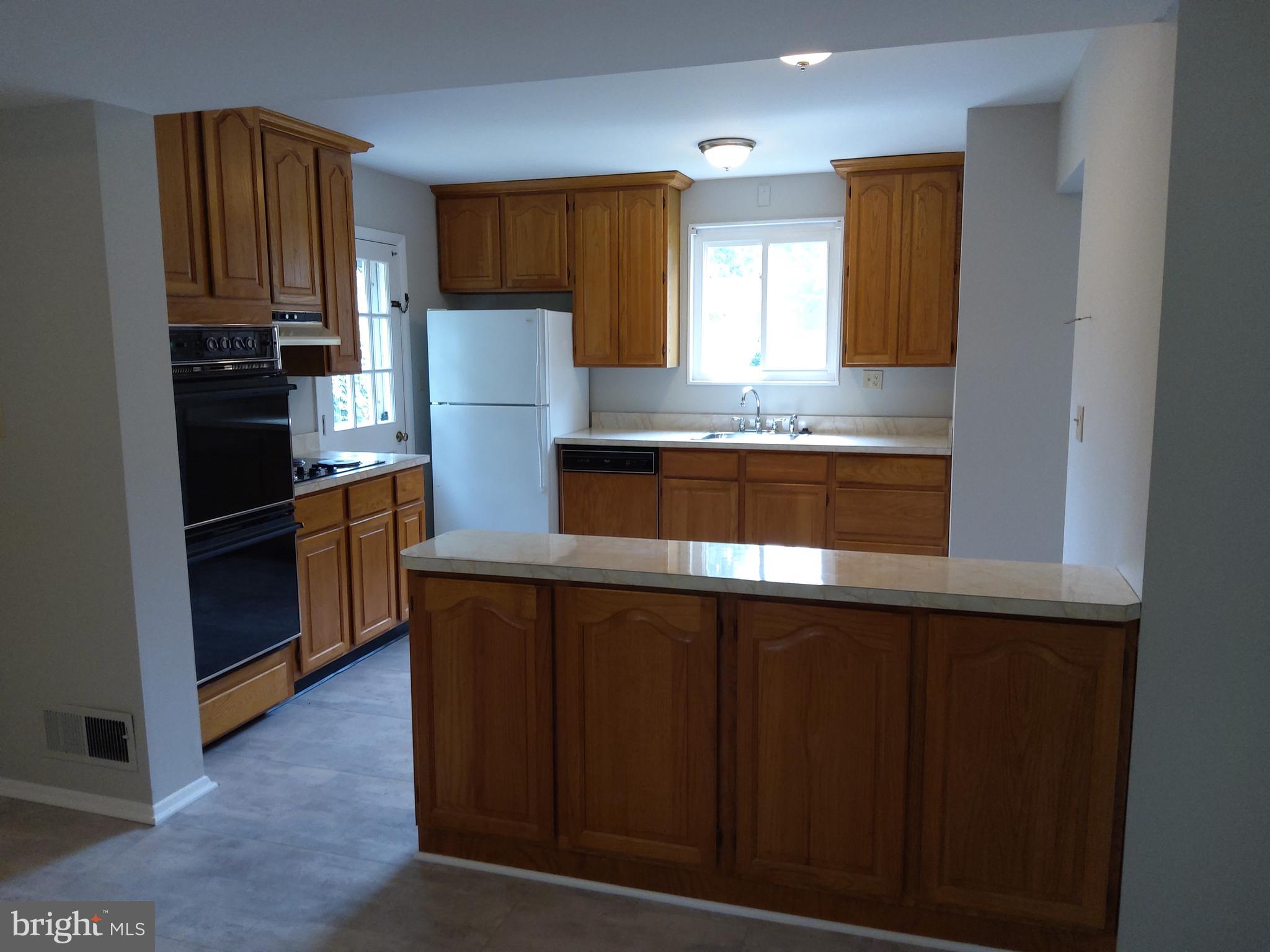 4205 Dahill Road Silver Spring, MD 20906 - Photo 4 of 25 Large Table-Space Kitchen with Peninsula