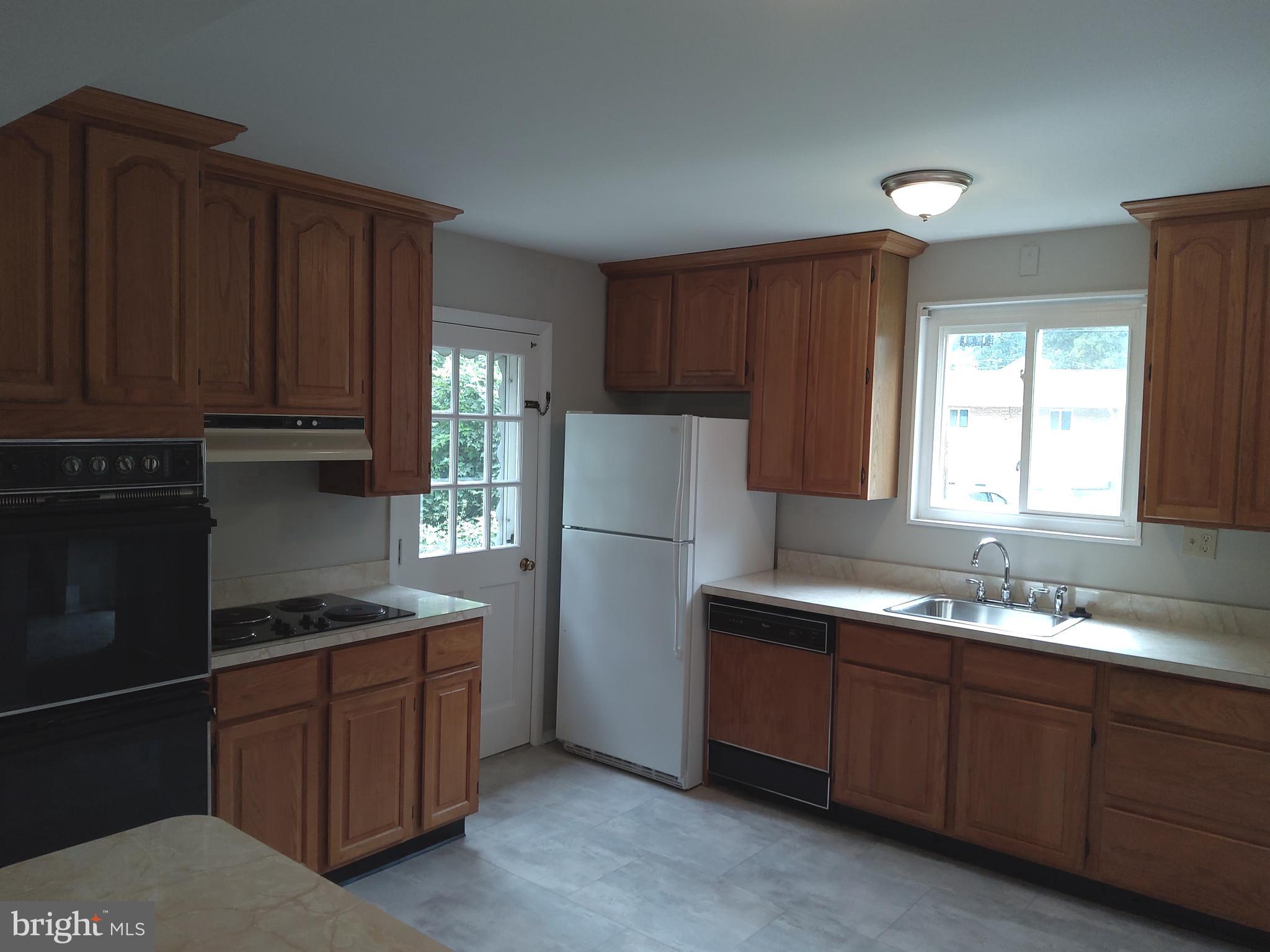 4205 Dahill Road Silver Spring, MD 20906 - Photo 5 of 25 Kitchen with Entry Door from the Driveway