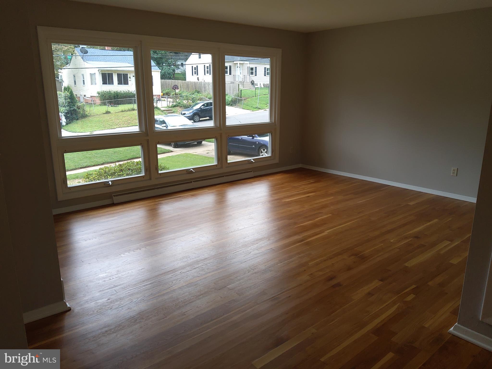 4205 Dahill Road Silver Spring, MD 20906 - Photo 10 of 25 Living Room