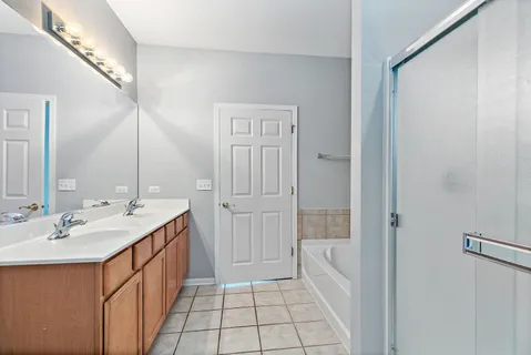 $265,000 | 1481 Waterside Drive, DeKalb, IL 60115