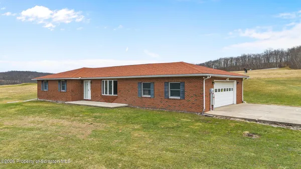 $775,000 | 2409 Red Oak Drive, Clarks Summit, PA 18411