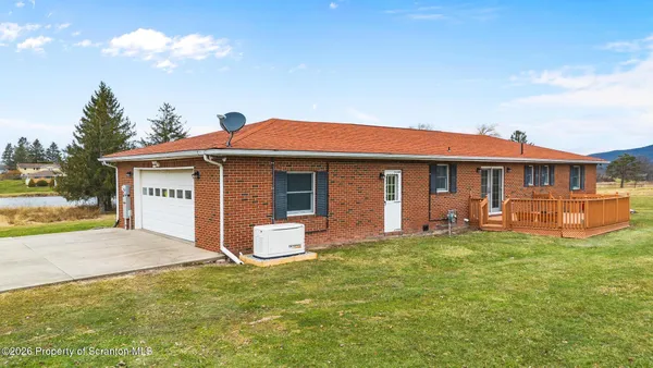 $775,000 | 2409 Red Oak Drive, Clarks Summit, PA 18411