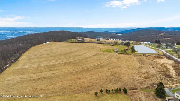 $775,000 | 2409 Red Oak Drive, Clarks Summit, PA 18411