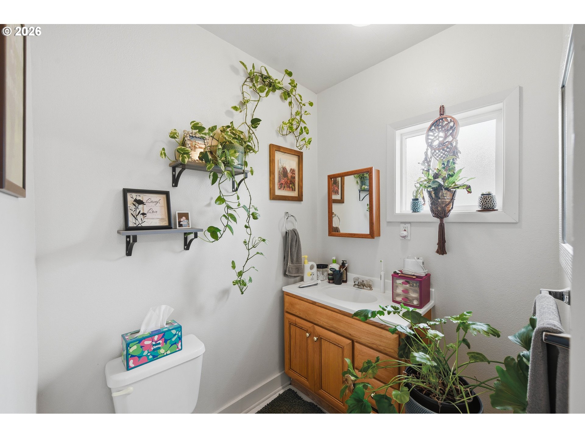 615 Willow Street Myrtle Point, OR 97458 - Photo 18 of 25 Attached Bathroom #1