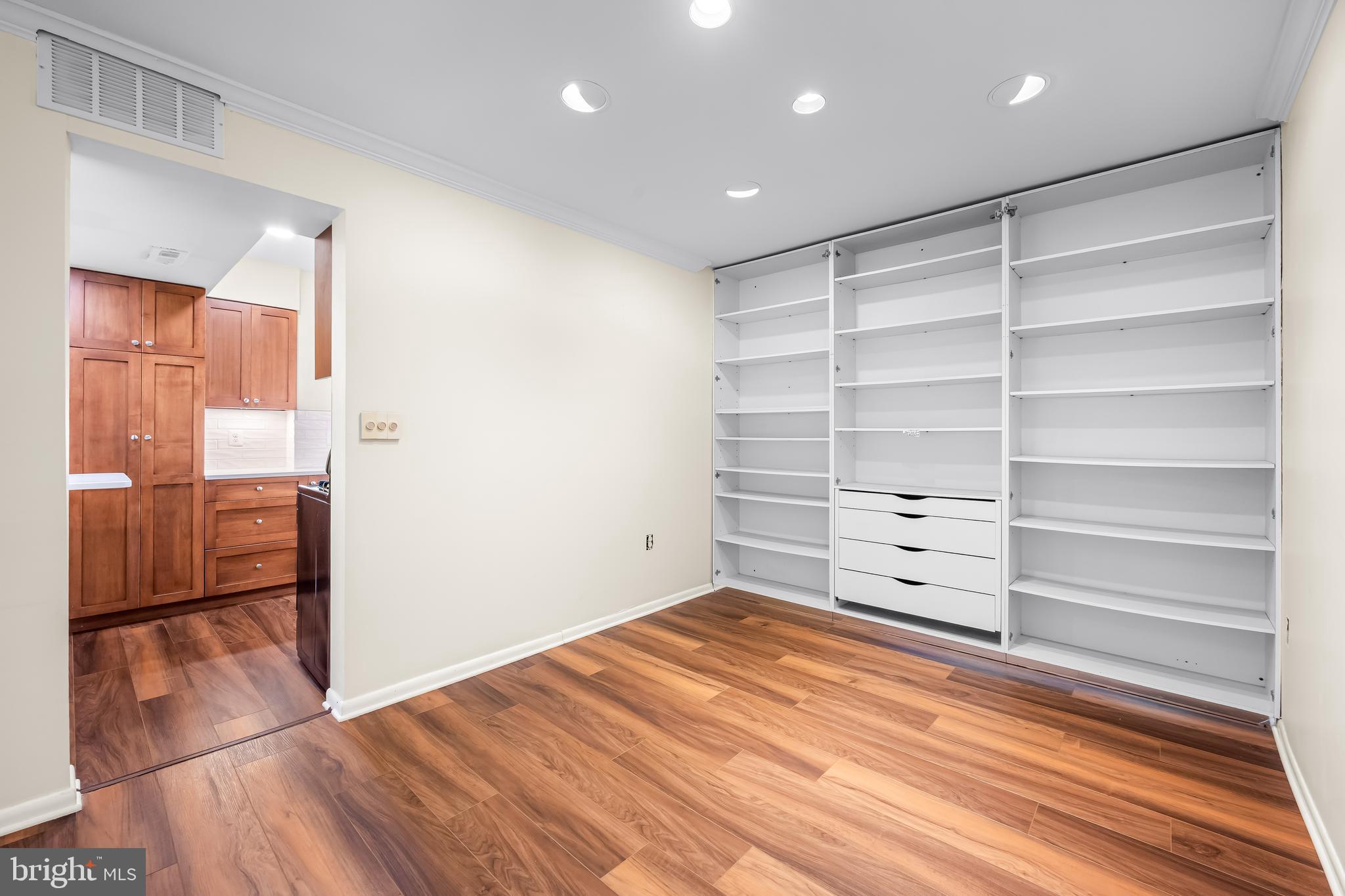 200 Cross Keys Road, Unit R43 Baltimore, MD 21210 - Photo 11 of 34