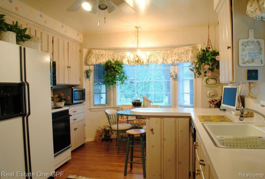 61 Handy Road Grosse Pointe, MI 48236 - Photo 8 of 26 DSC_5473.jpg