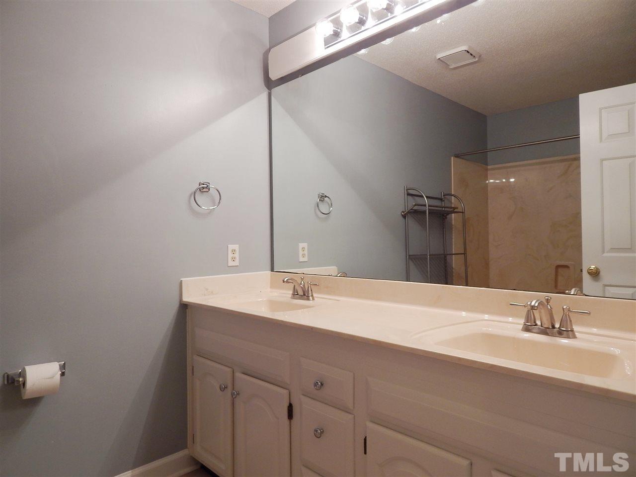 10117 Goodview Court Raleigh, NC 27613 - Photo 15 of 21