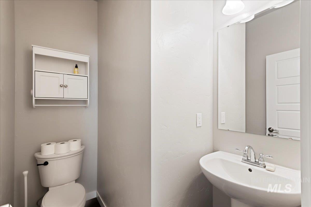 401 East Joshua Tree Drive Meridian, ID 83646 - Photo 21 of 32 Bathroom with toilet and a sink