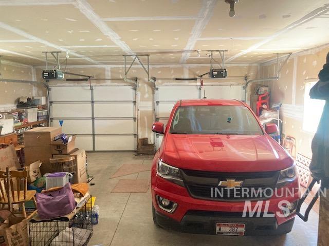 1095 County Road 70 Weiser, ID 83672 - Photo 38 of 44 Attached two-car garage with overhead doors and automatic openers