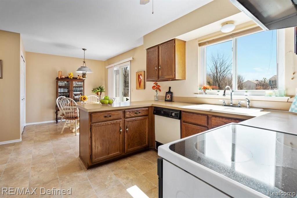 1965 Cedaredge Road Rochester Hills, MI 48306 - Photo 12 of 37 Gallery Image 12