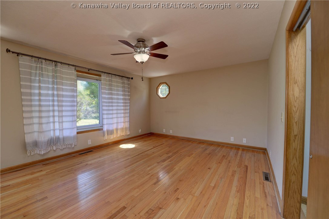 1031 Mount Vernon Road Hurricane, WV 25526 - Photo 11 of 29 MASTER SUITE 2