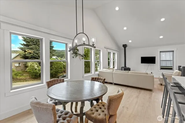 $662,888 | 206 West Montana Avenue, Roslyn, WA 98941