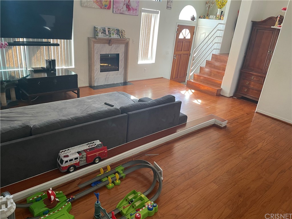 7267 Corbin Avenue, Unit B Winnetka, CA 91306 - Photo 4 of 8 a living room with furniture