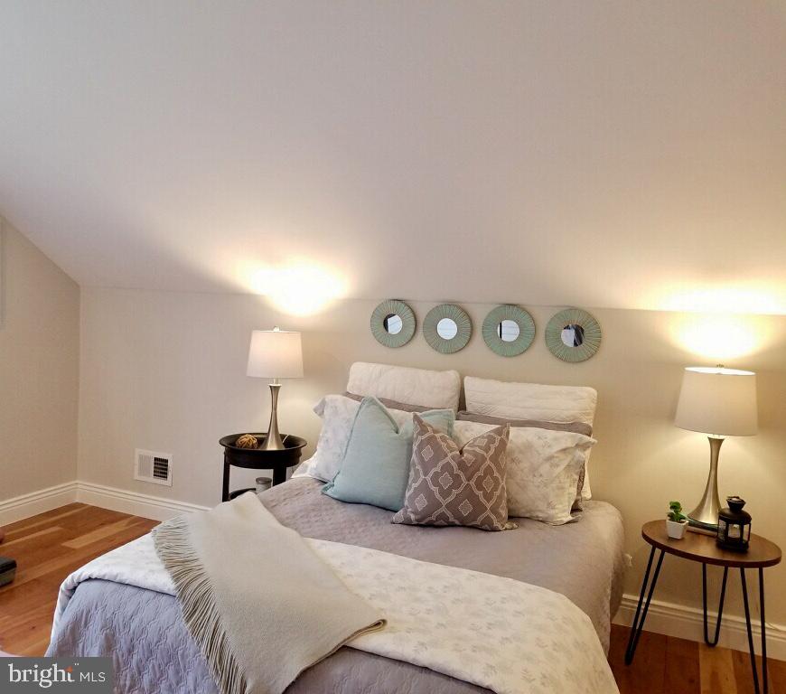 1703 Robinhood Road Annapolis, MD 21401 - Photo 24 of 58 Enjoy spacious master suite w/cherry wood floors
