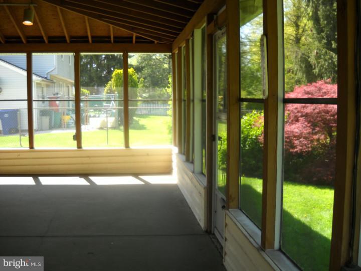821 Hilltop Road Cinnaminson, NJ 08077 - Photo 5 of 16 Porch