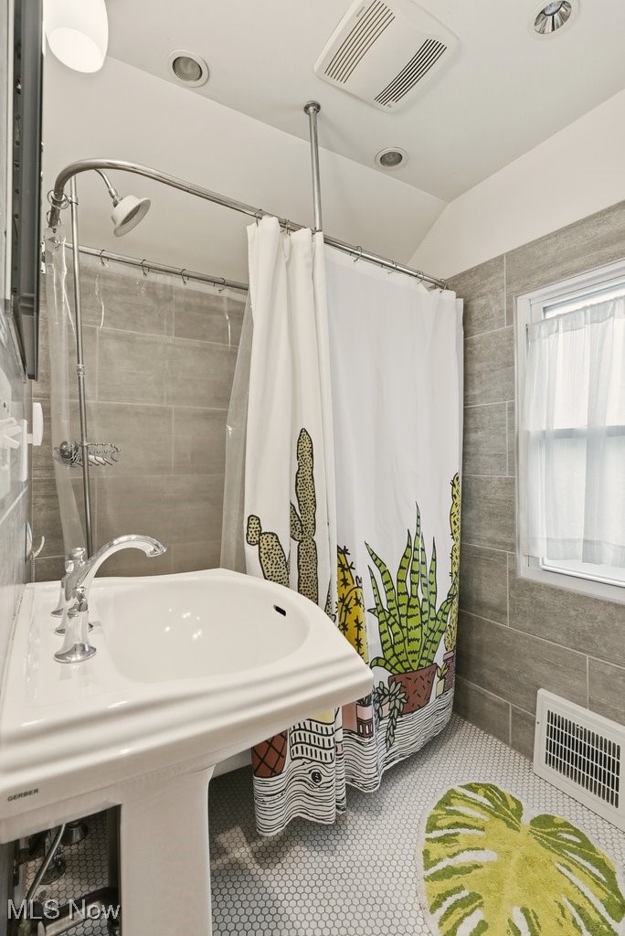 18209 Cornwall Road Cleveland, OH 44119 - Photo 23 of 31 Gallery Image 23