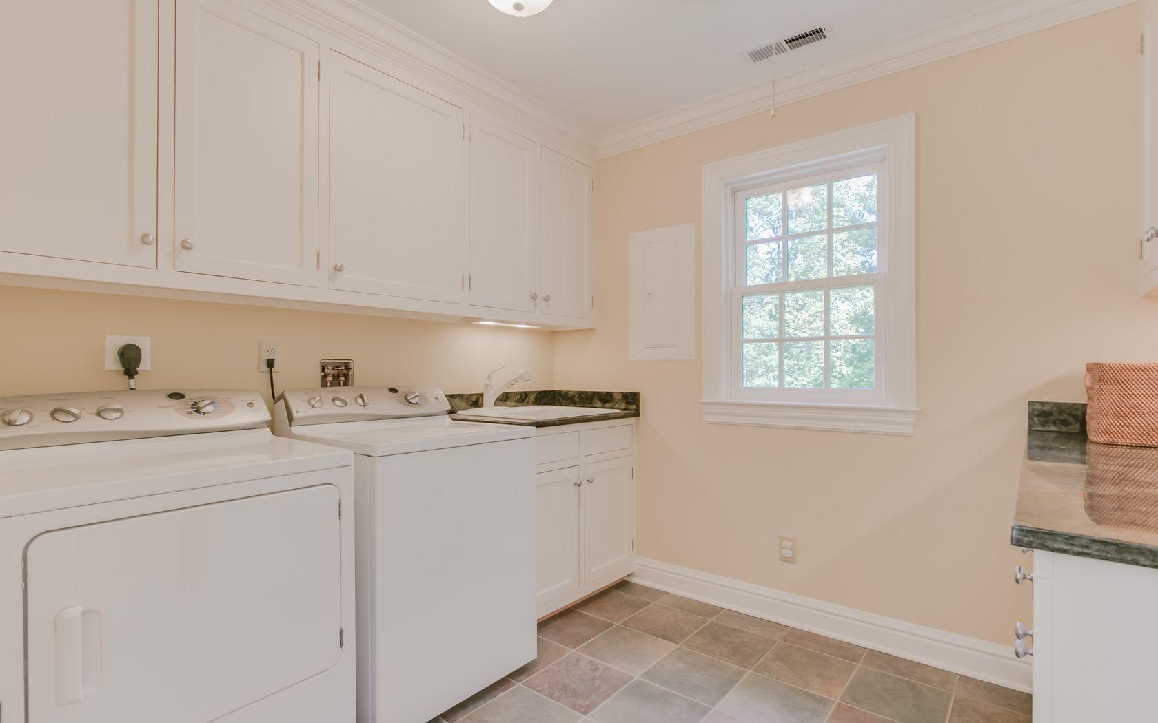 237 Hickok Road New Canaan, CT 06840 - Photo 33 of 41 52