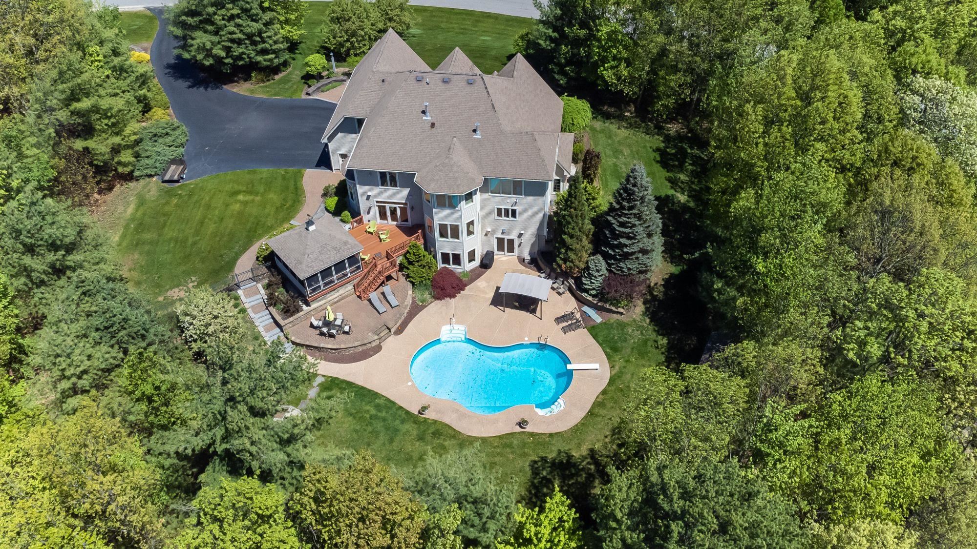 3 Bartlett Drive Bedford, NH 03110 - Photo 2 of 40