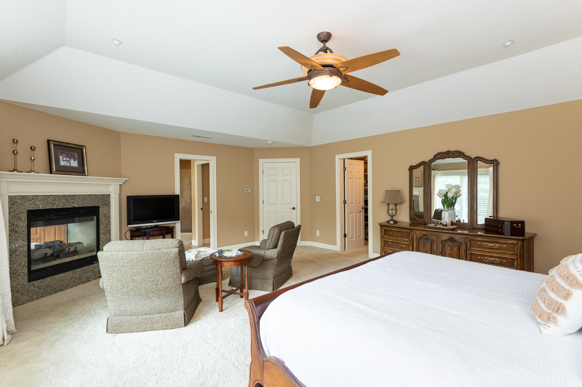 3 Bartlett Drive Bedford, NH 03110 - Photo 23 of 40