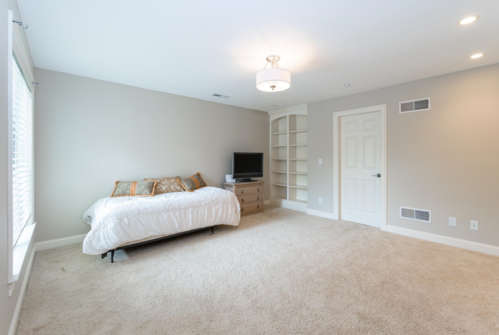 3 Bartlett Drive Bedford, NH 03110 - Photo 28 of 40