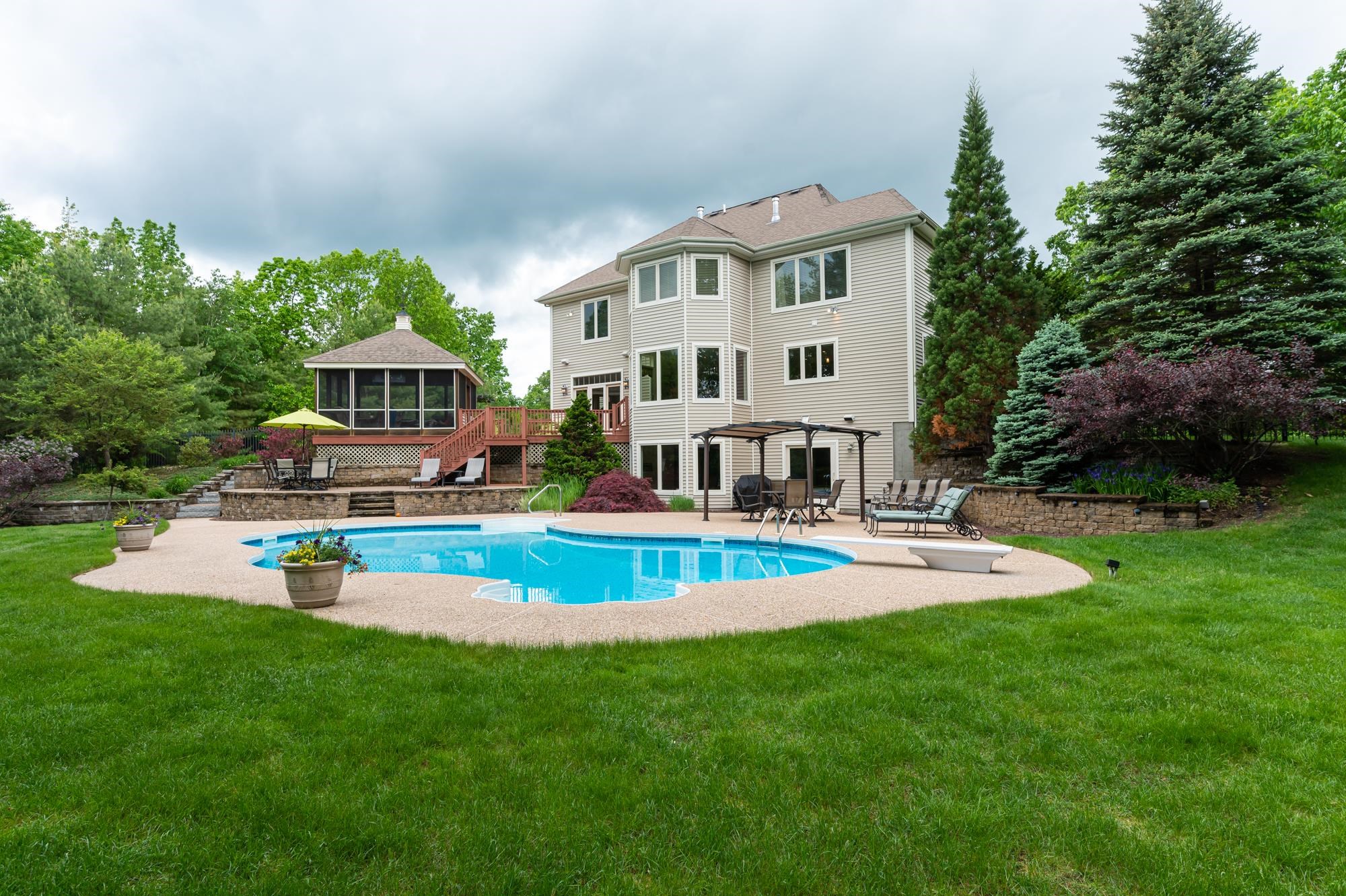 3 Bartlett Drive Bedford, NH 03110 - Photo 4 of 40