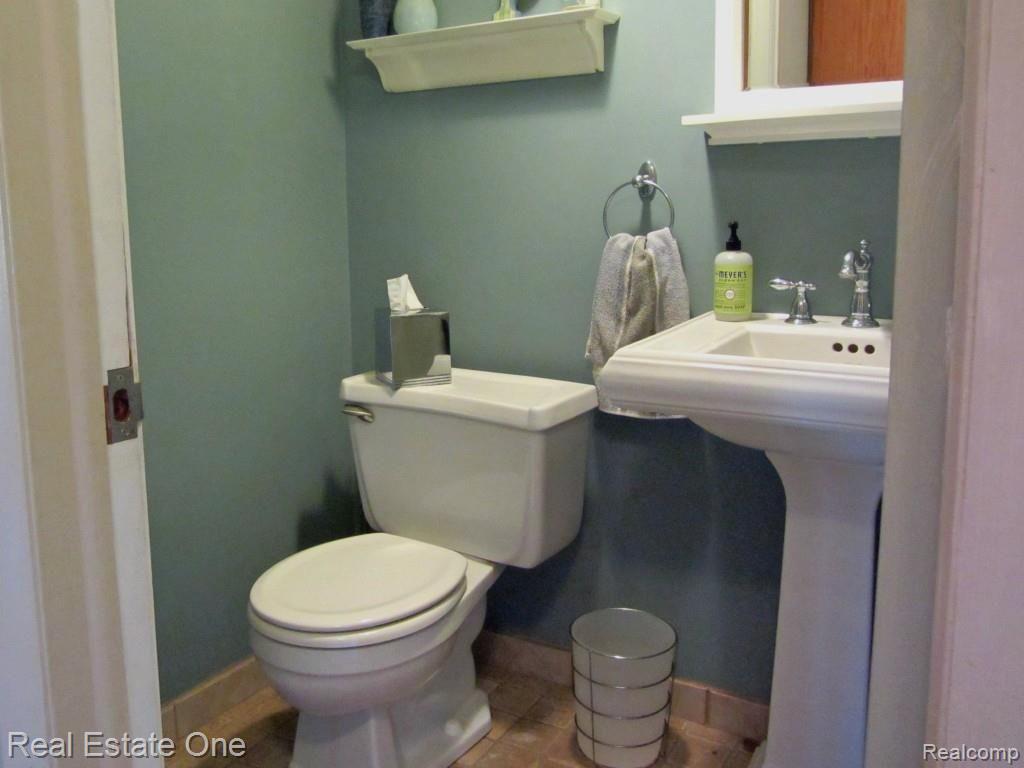 3821 Stonecrest Road West Bloomfield, MI 48322 - Photo 22 of 37 halfbath_edited-2.jpg