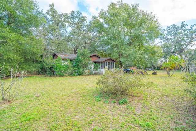 a view of a house with a backyard