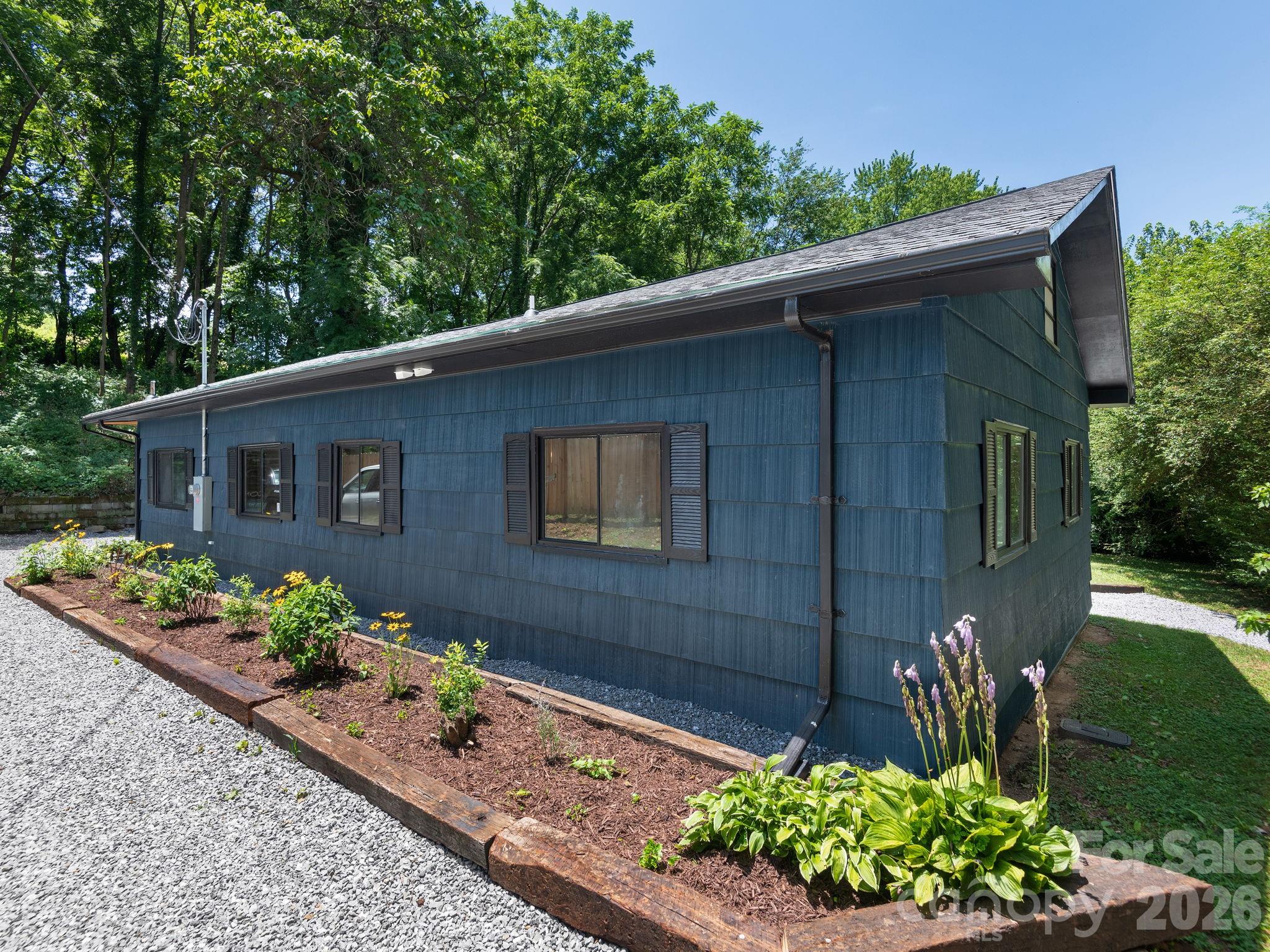 78 Travis Street Clyde, NC 28721 - Photo 4 of 20