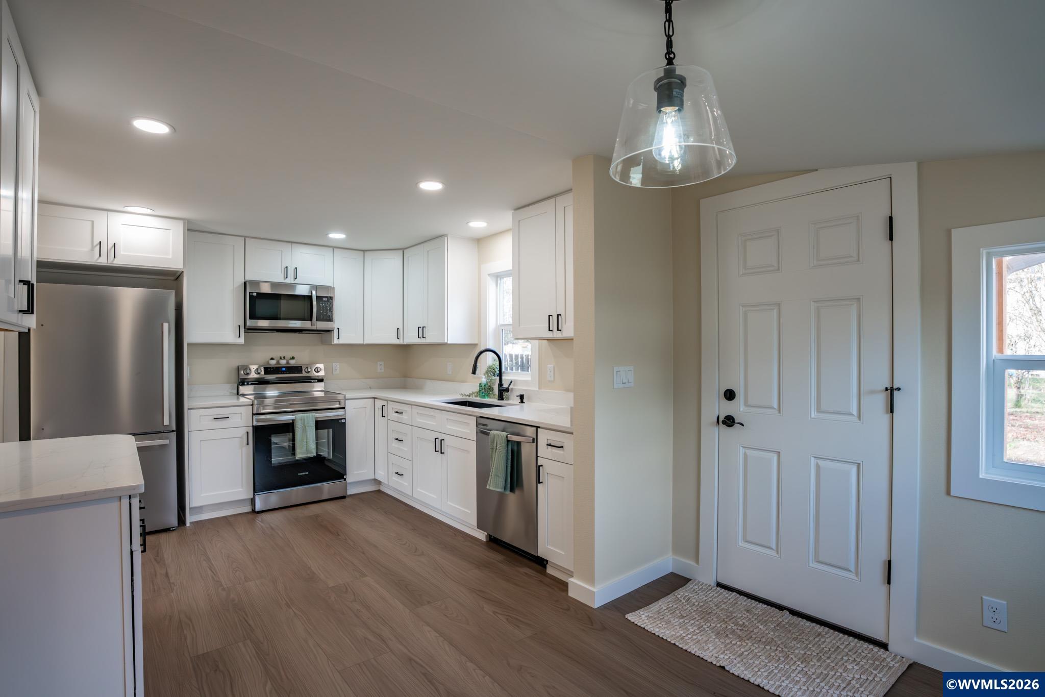 705 Tangent Street Lebanon, OR 97355 - Photo 7 of 31