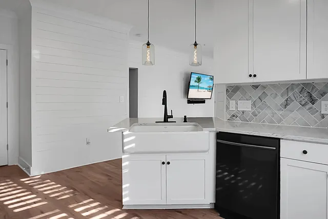 $2,750 | 260 Seven Farms Drive, Unit 203, Charleston, SC 29492